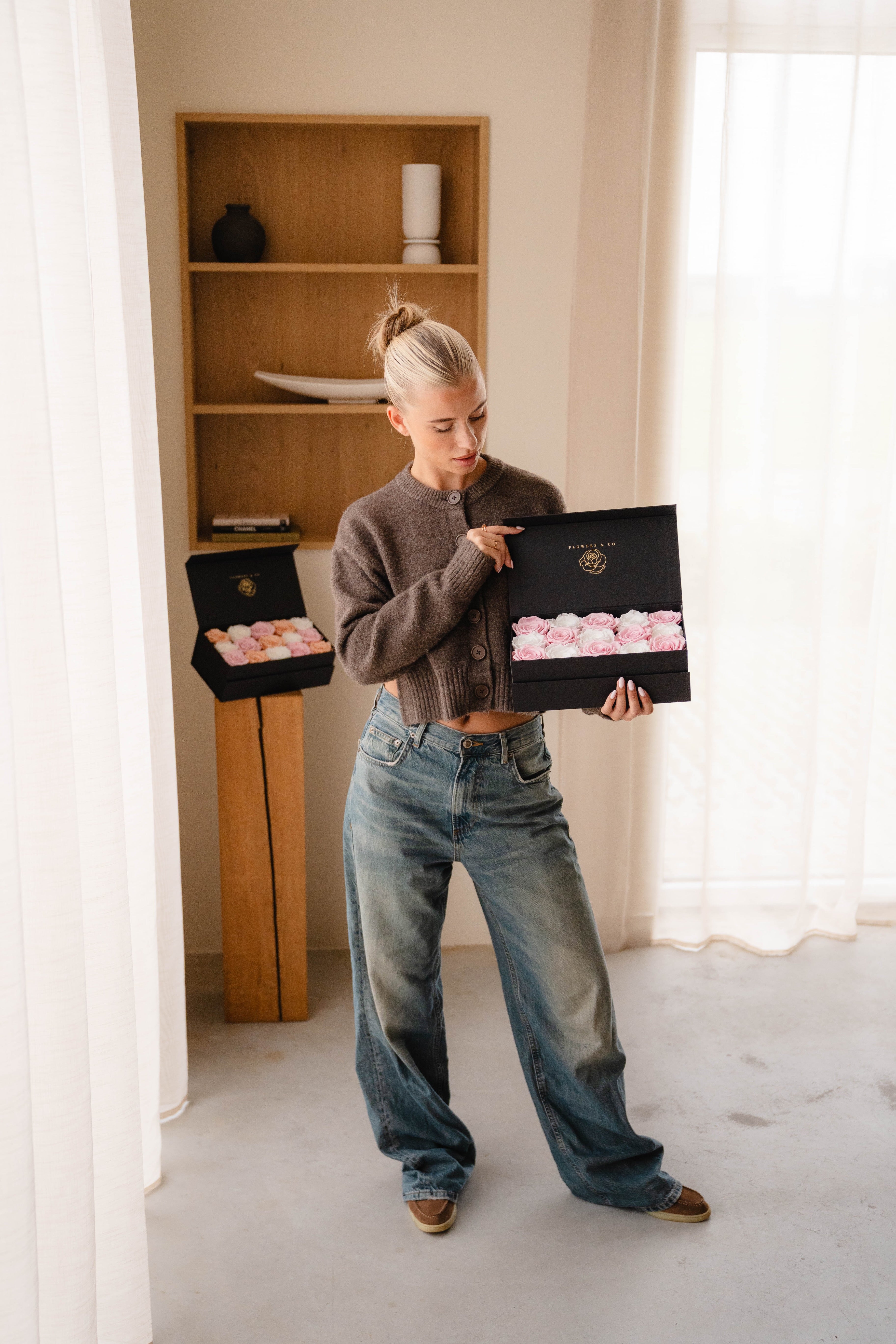 Pink/White Longlife Rose Box – medium