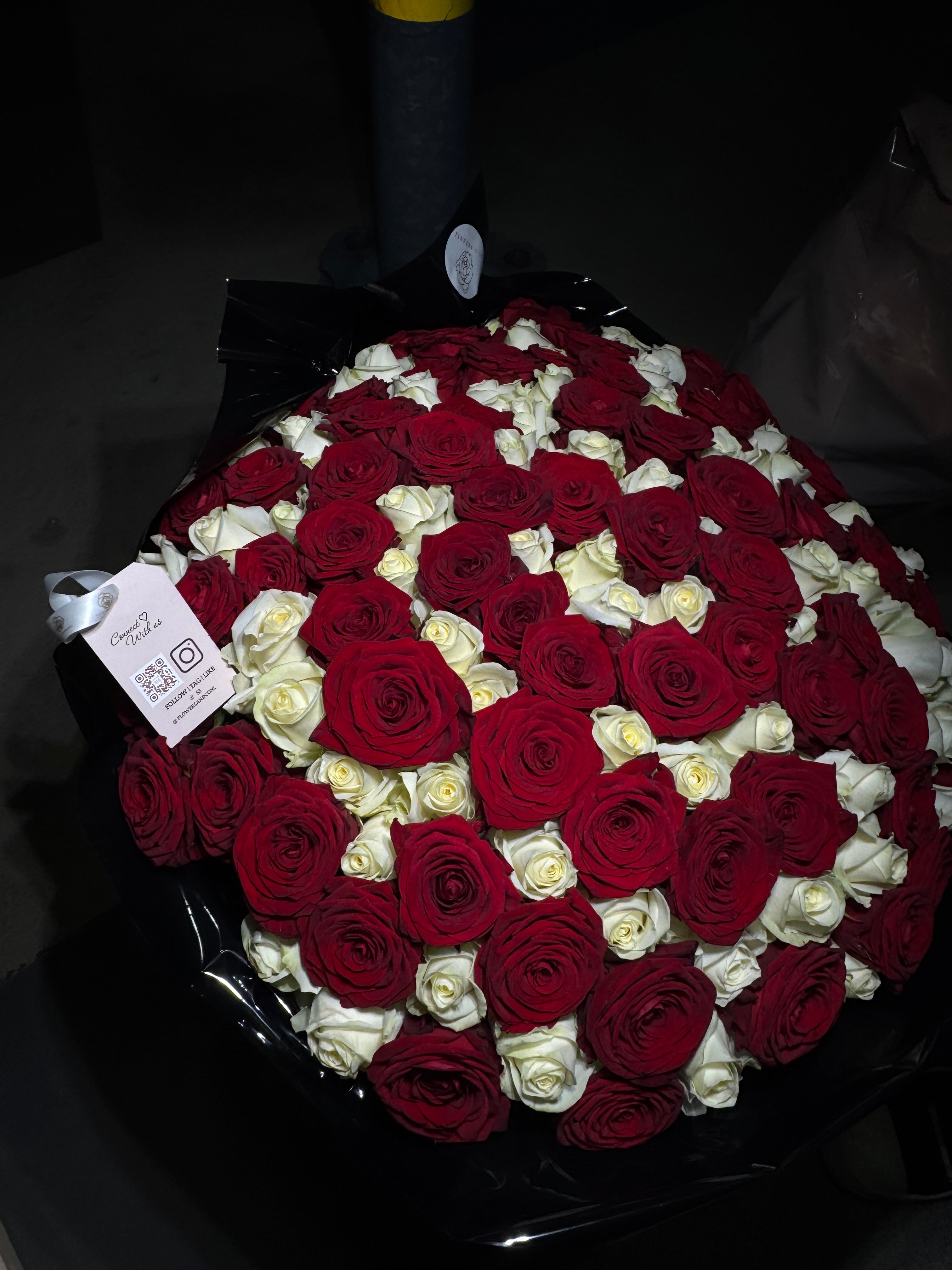 Red Naomi White Mix Bouquet